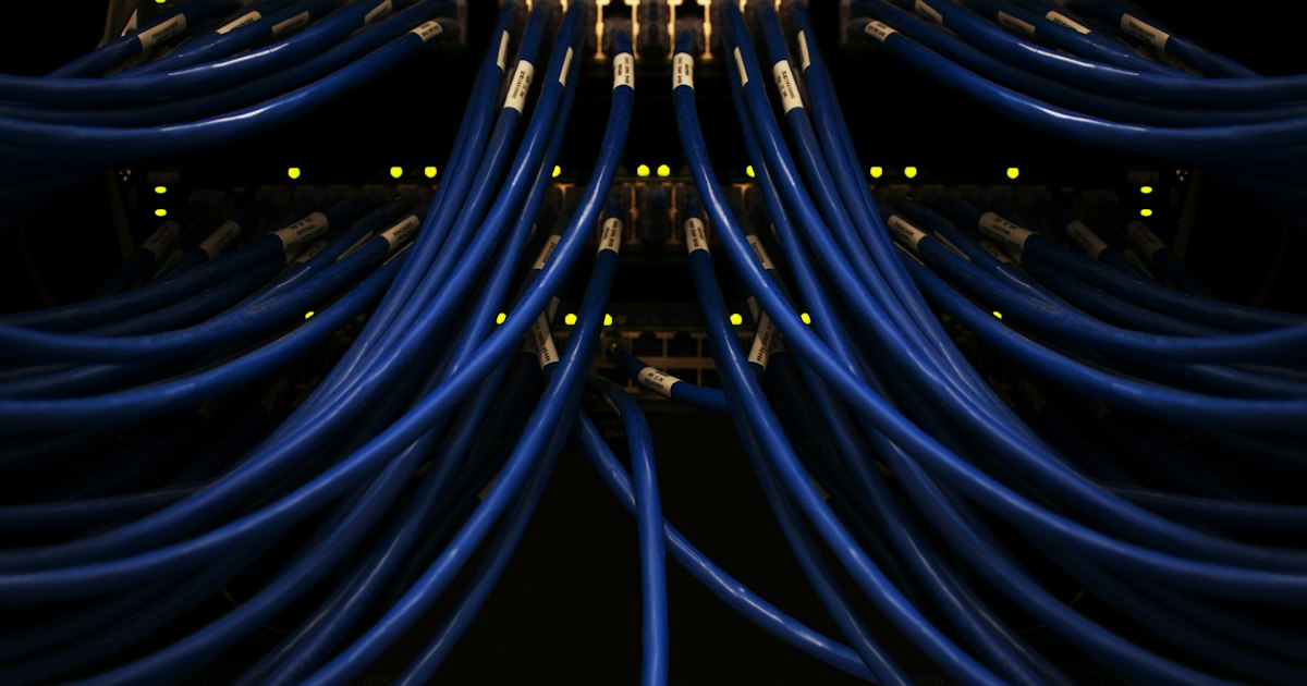 วิธีพิมพ์ฉลากสายเคเบิลและอุปกรณ์ IT ด้วย NIIMBOT — จัดระเบียบ Server Room อย่างมือโปร
